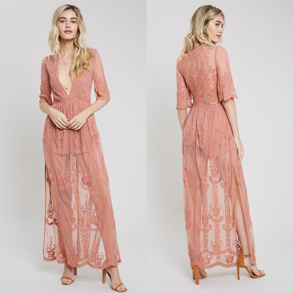 'Amelia' Lace Maxi Dress